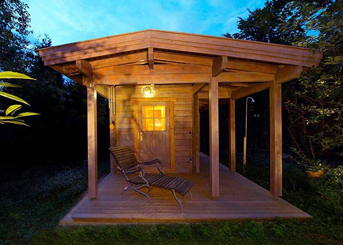 Gartensauna GS6 Satteldach Ueberstand Terrasse